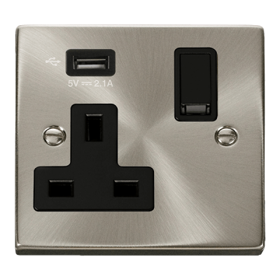 Click Deco 13A 1 Gang Switched Socket Outlet With Single 2.1A USB Outlet Satin Chrome/Black Insert